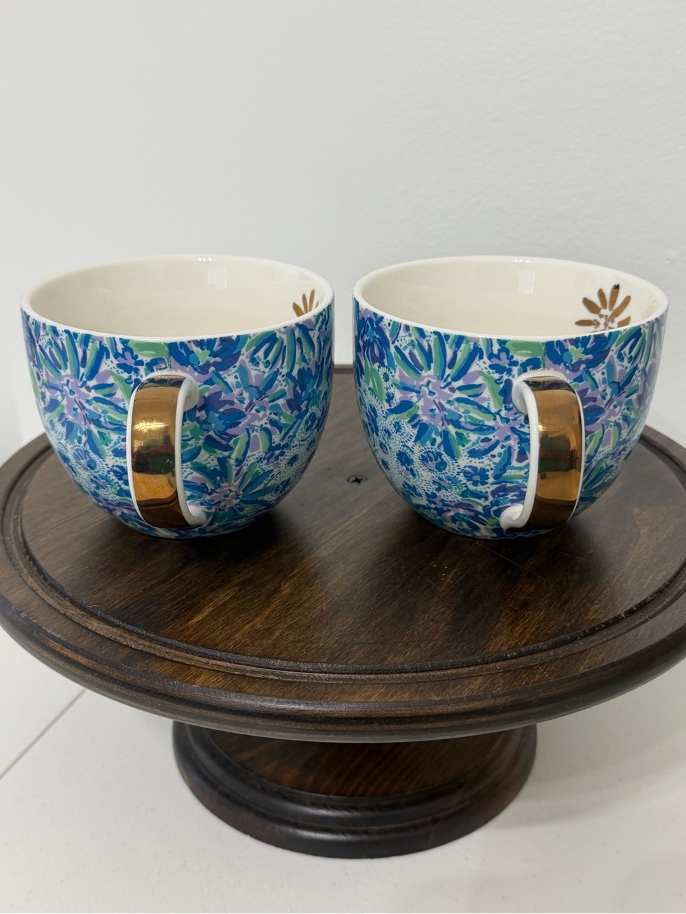 Lilly Pulitzer Ceramic Mug Set of 2 Blue Purple Floral Gold Handle xx Lilly - Picture 2 of 11